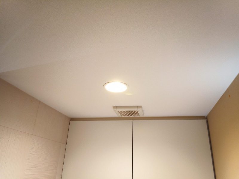 トイレのダウンライト交換